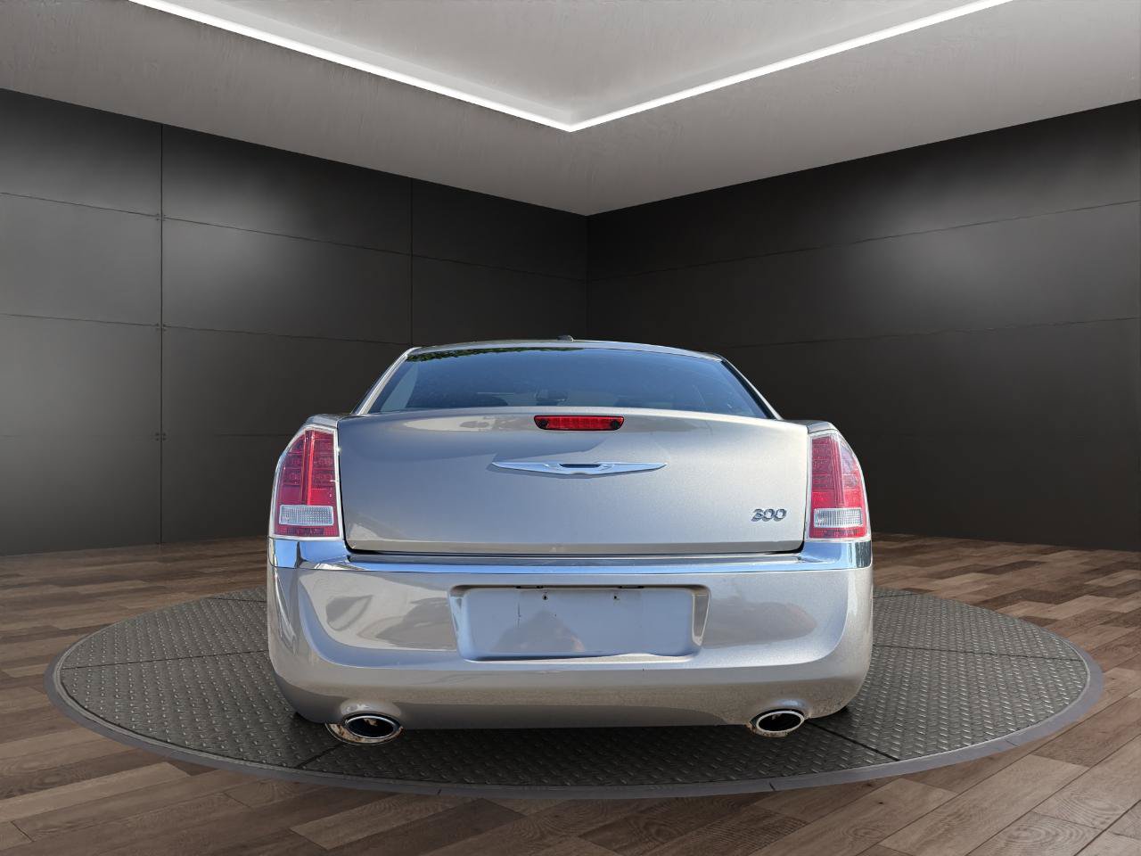 Used 2014 Chrysler 300 RWD image 7