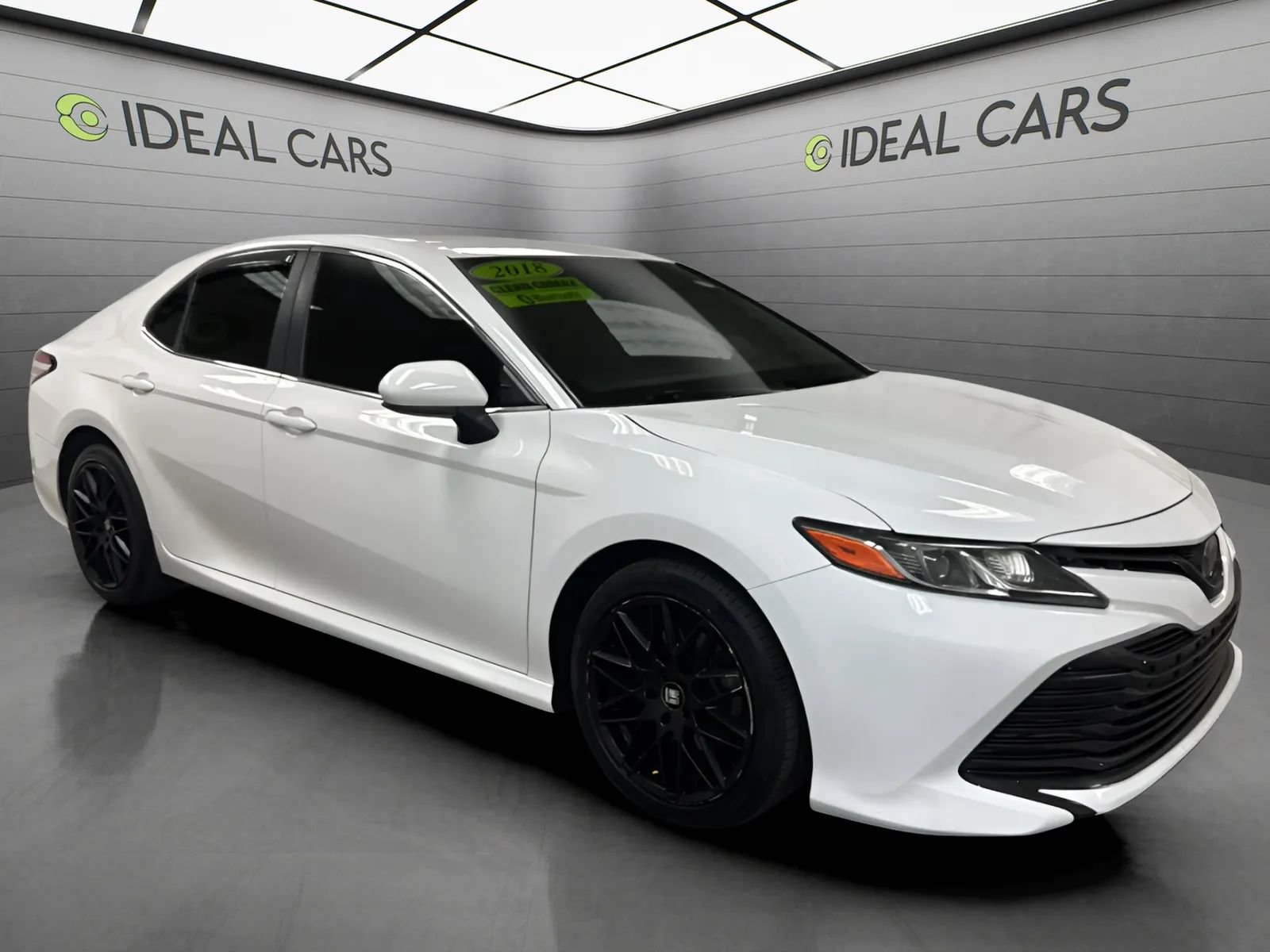 Used 2018 Toyota Camry LE FWD image 3