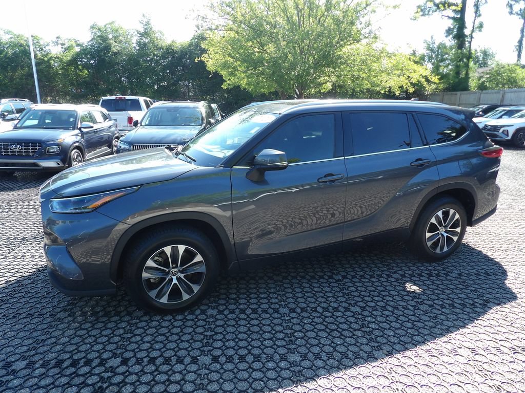 Used 2021 Toyota Highlander XLE FWD image 4