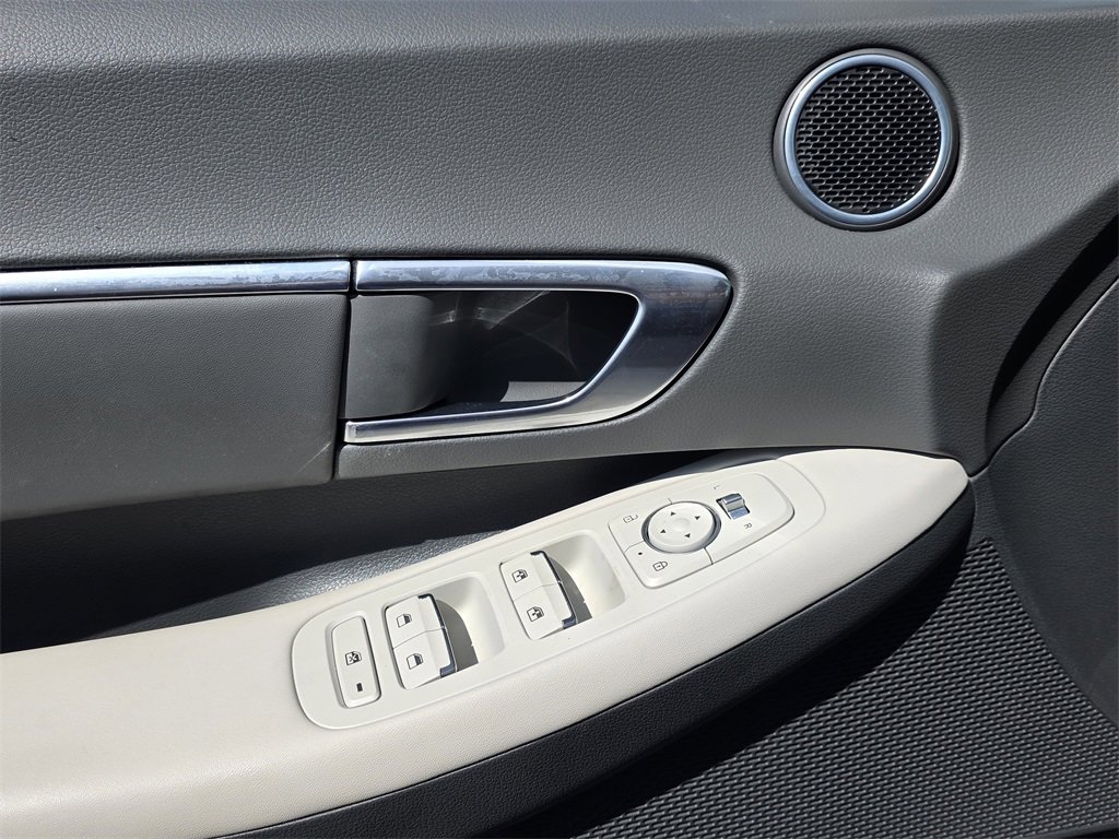 Used 2023 Hyundai Sonata SEL w/ Convenience Package image 16