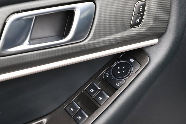 Used 2025 Ford Explorer ST-Line w/ ST-Line Street Pack image 19