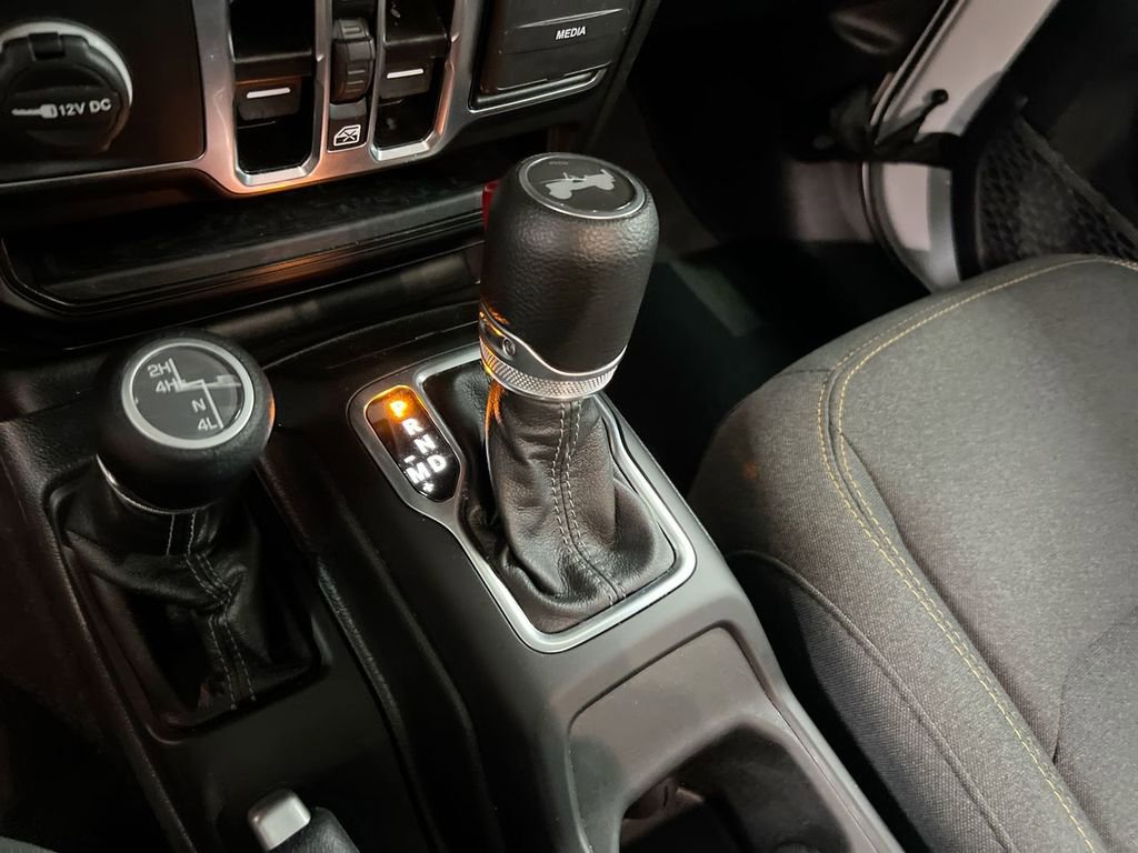 Used 2025 Jeep Wrangler Sport S image 17