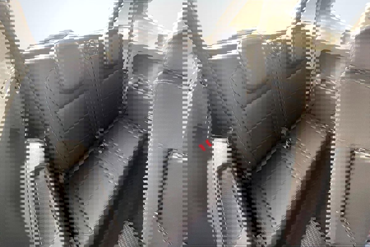 Used 2018 Volkswagen Tiguan SE w/ Panoramic Sunroof Package FWD image 28