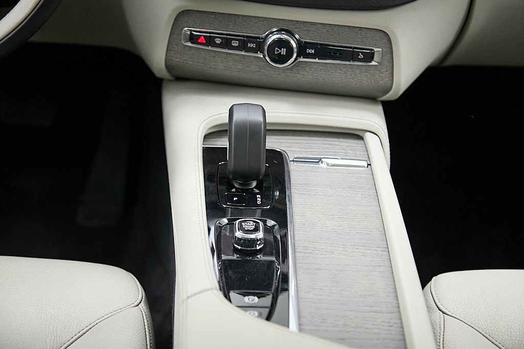 Certified 2023 Volvo XC90 B6 Plus w/ Protection Package AWD/4WD image 30