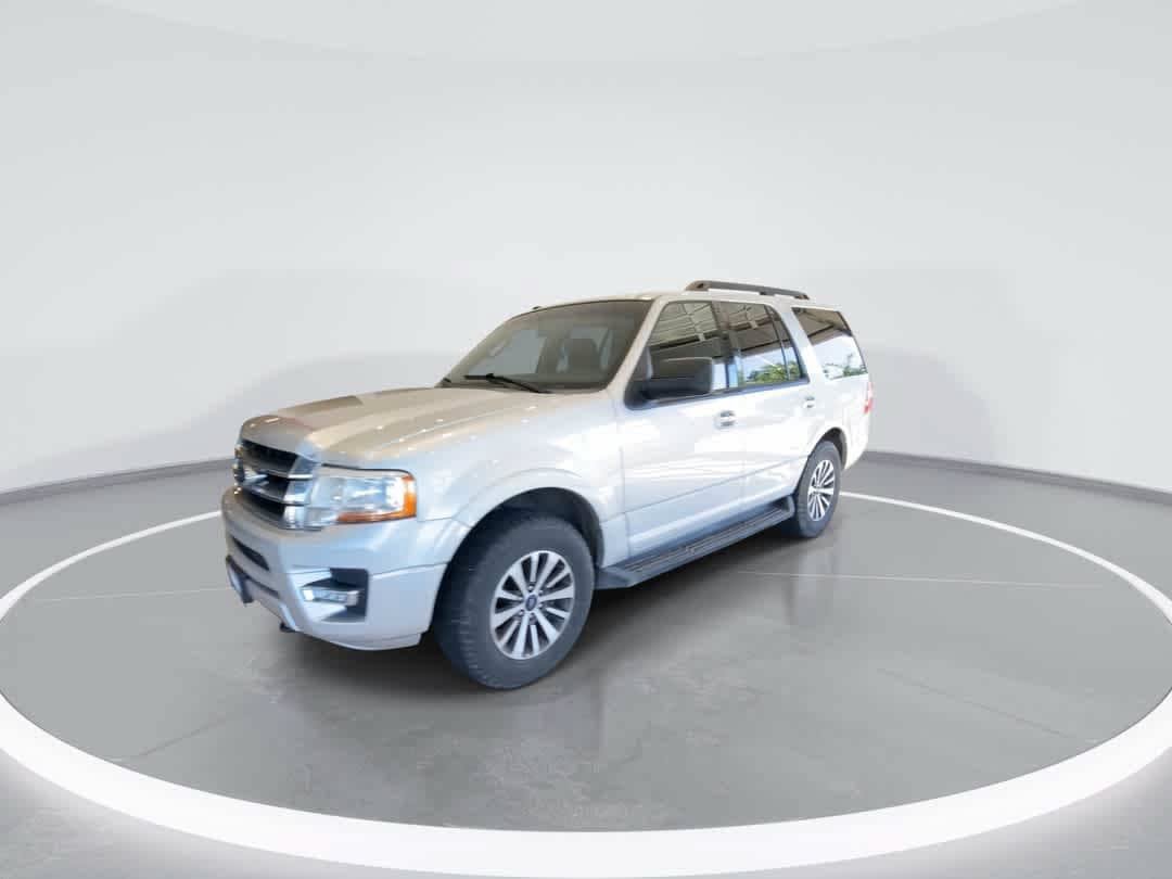 Used 2017 Ford Expedition XLT w/ Equipment Group 202A AWD/4WD image 4