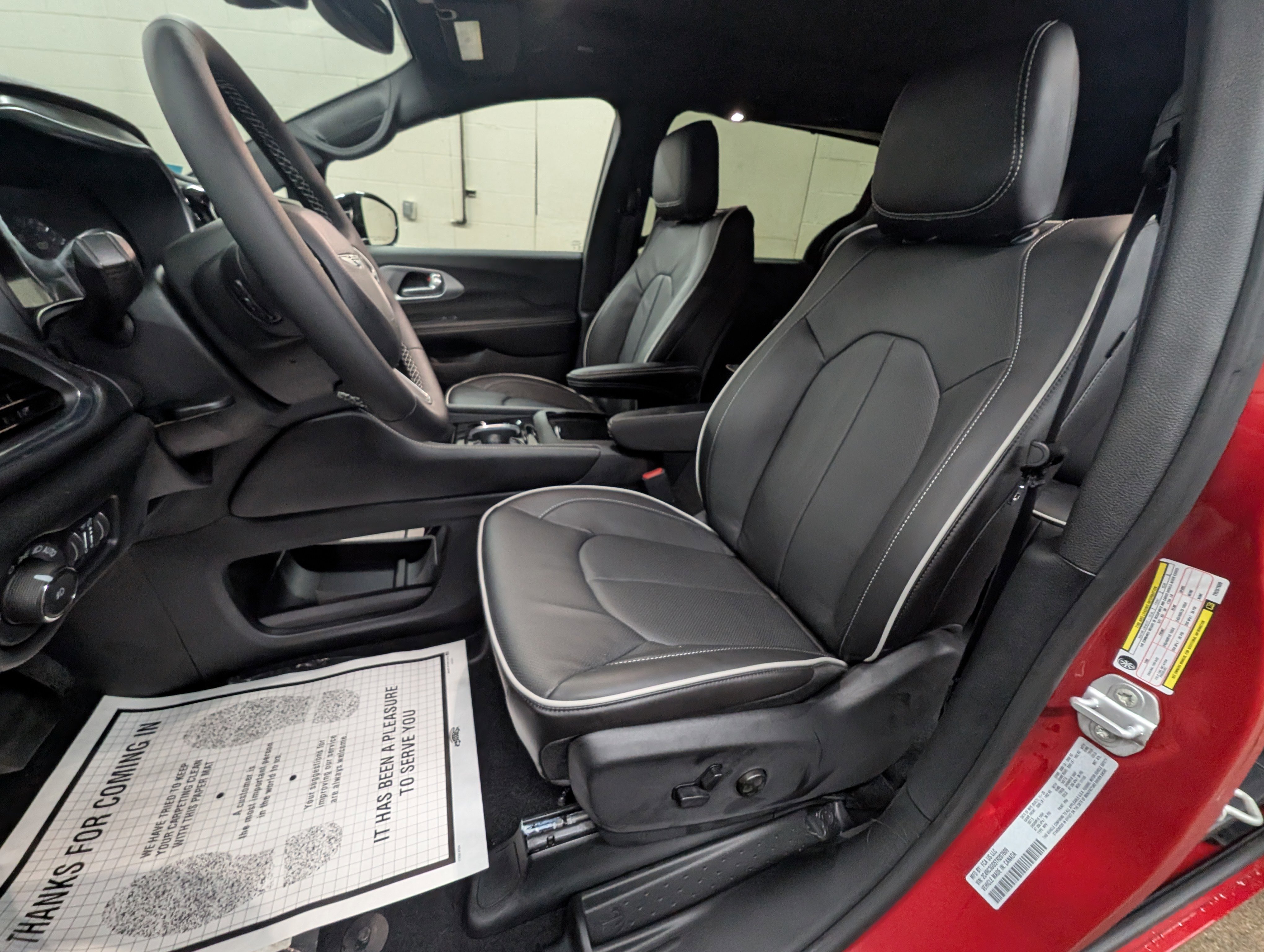 New 2026 Chrysler Pacifica Limited image 8