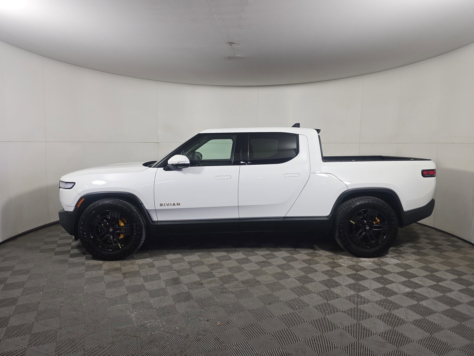 Used 2023 Rivian R1T Adventure AWD/4WD image 2