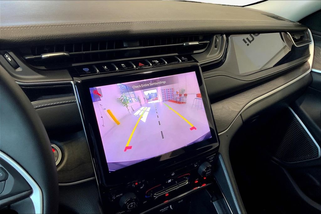 Used 2023 Jeep Grand Cherokee 4WD 4xe image 11