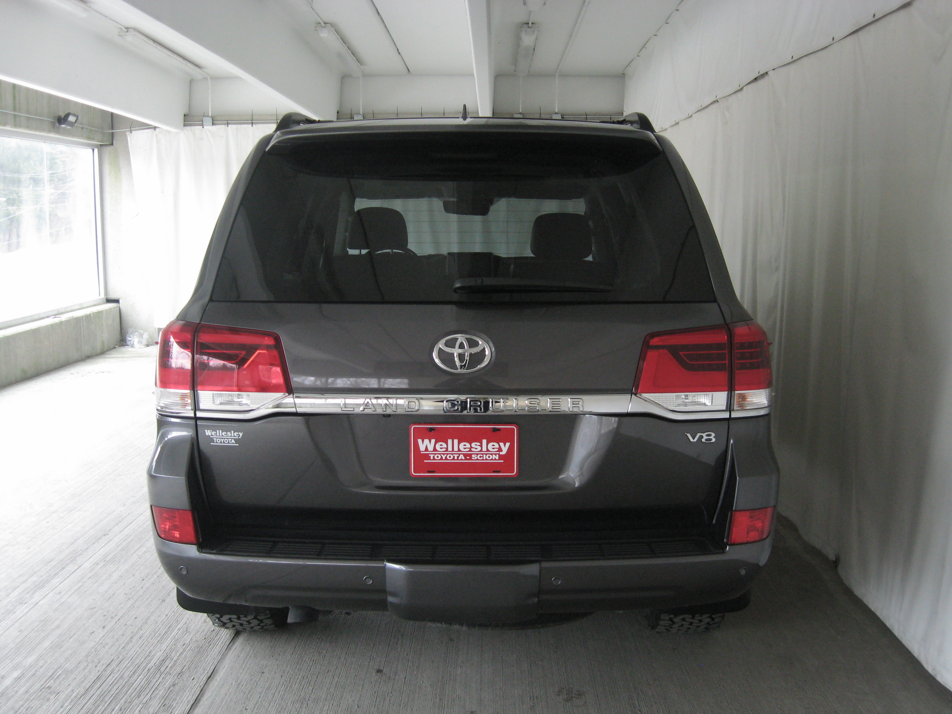 Used 2018 Toyota Land Cruiser image 27