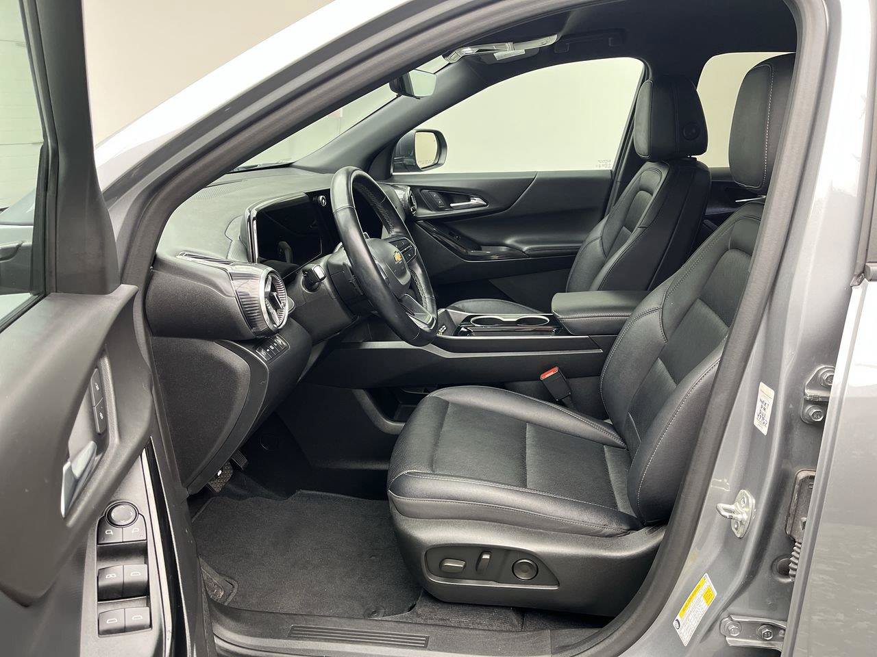 Certified 2025 Chevrolet Equinox LT w/ Convenience Package II AWD/4WD image 3