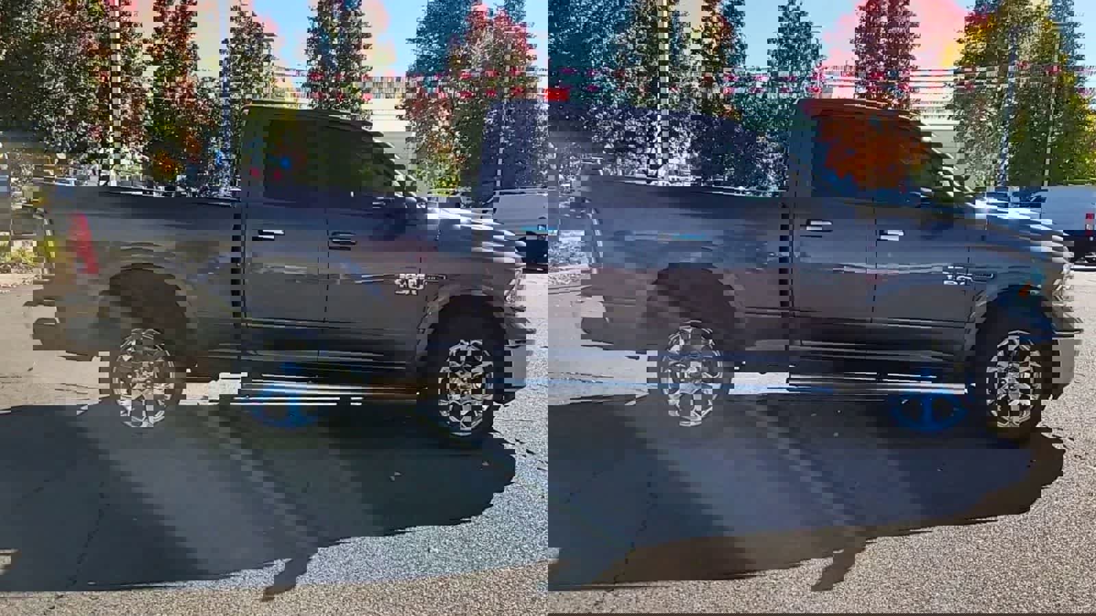 Used 2018 RAM 1500 Laramie w/ Convenience Group image 9