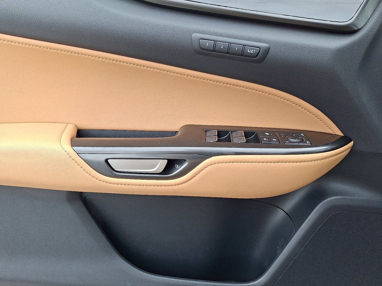 Used 2022 Lexus NX 350h AWD image 11