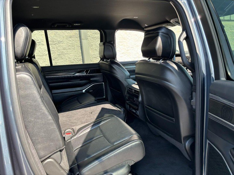 Used 2024 Jeep Wagoneer Series II w/ Flexible Seating Group AWD/4WD image 12