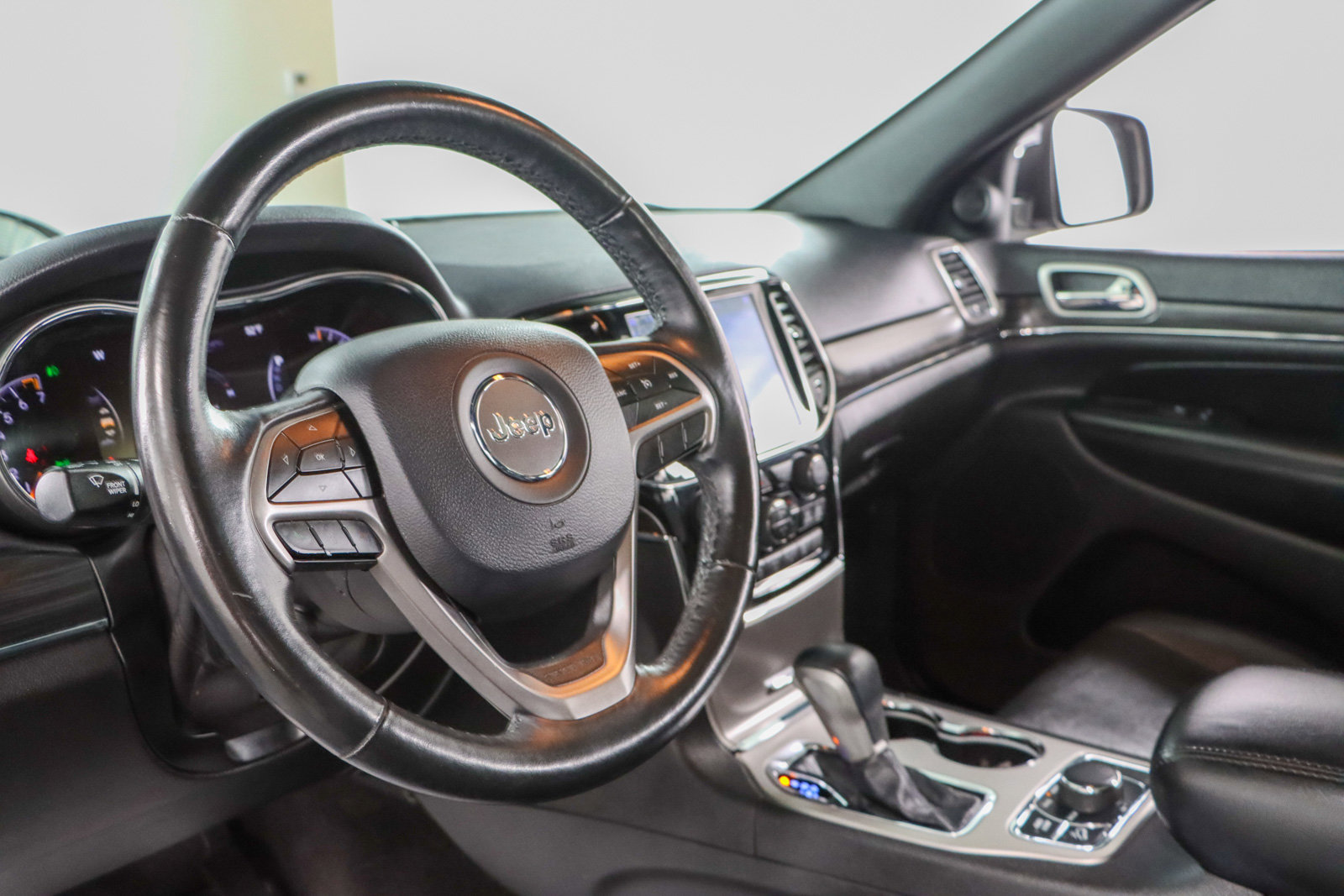 Used 2019 Jeep Grand Cherokee Limited w/ Luxury Group II image 23