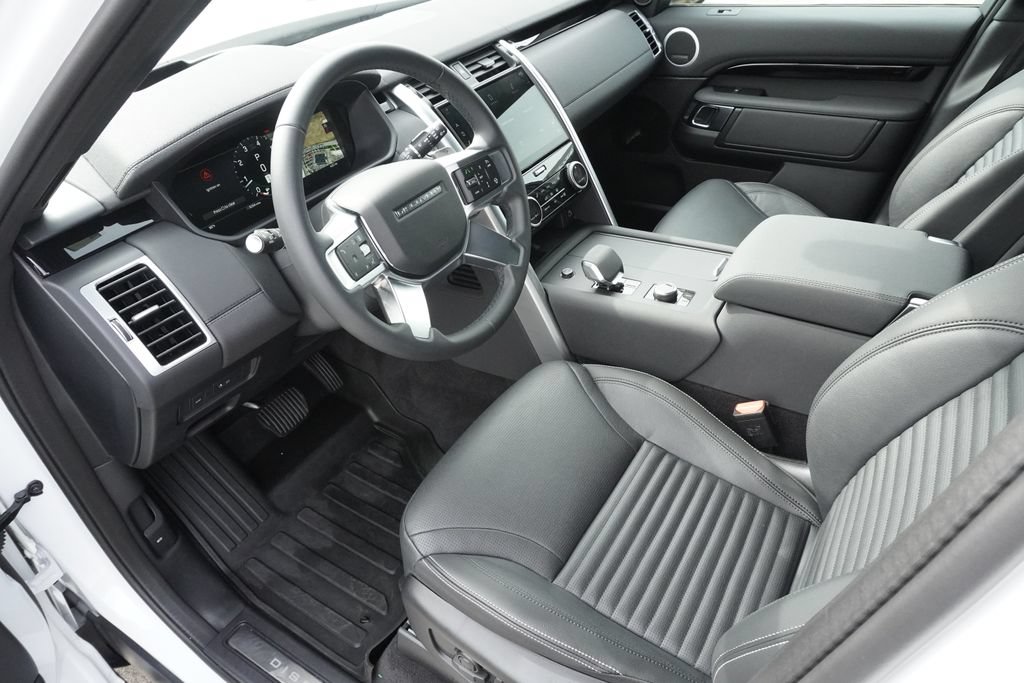 Used 2025 Land Rover Discovery S AWD/4WD image 18