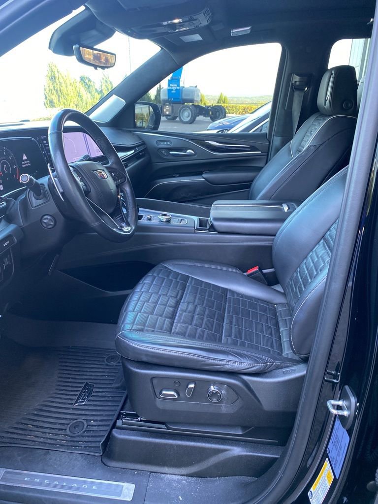 Used 2023 Cadillac Escalade ESV V image 4