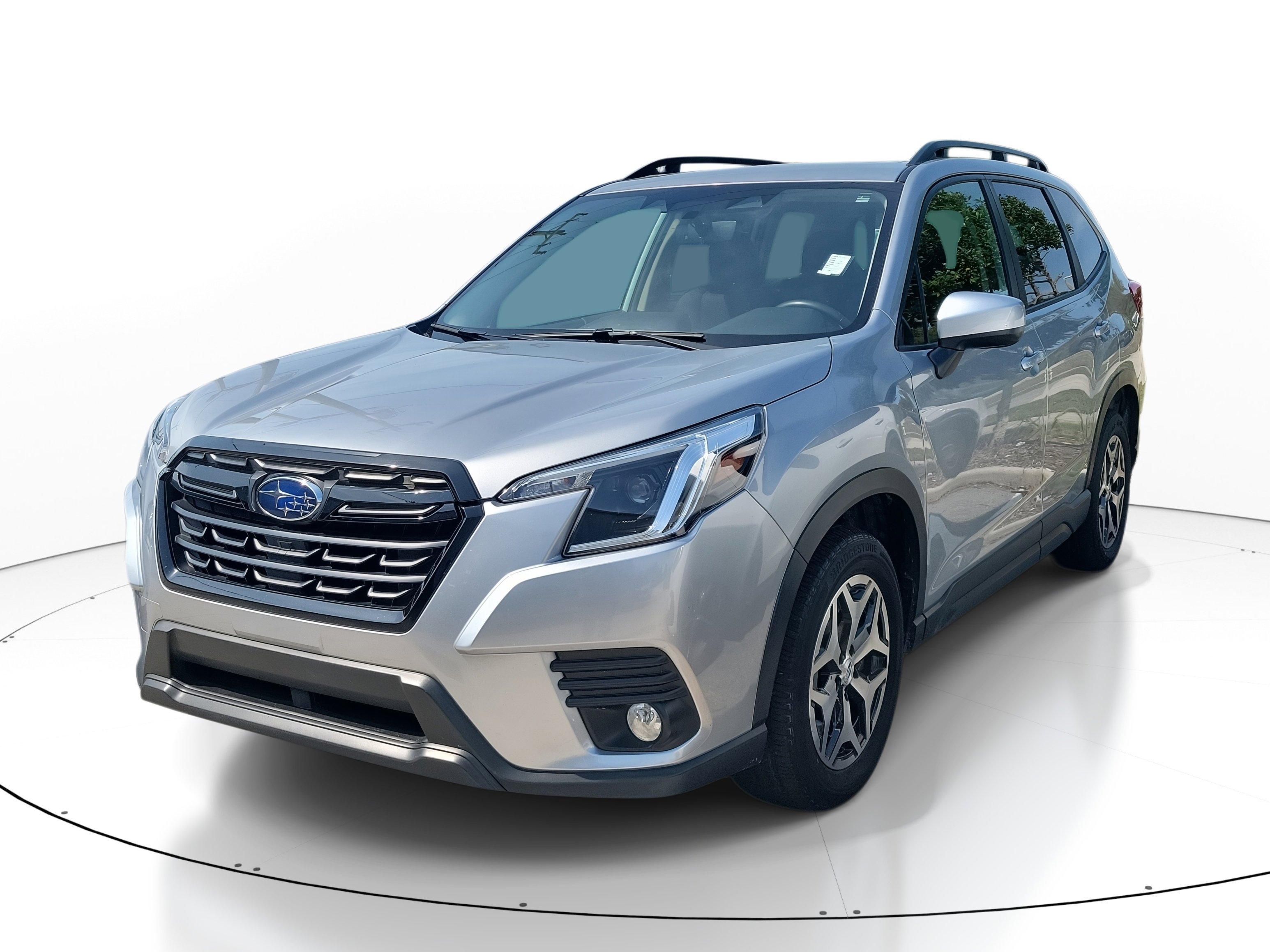 Used 2023 Subaru Forester Premium image 3