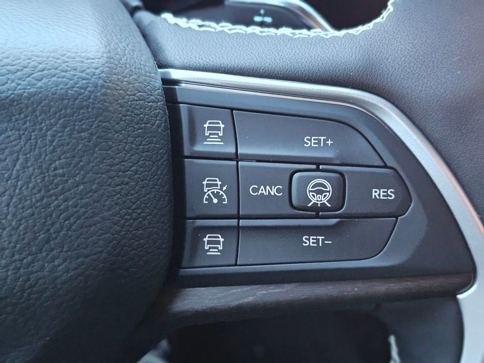 New 2026 Jeep Grand Cherokee Altitude image 14