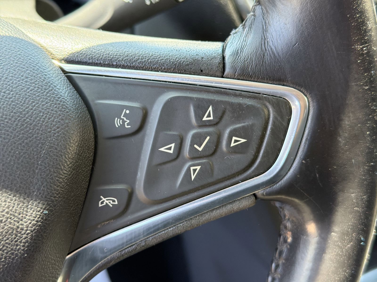 Used 2018 Chevrolet Equinox LT FWD image 25