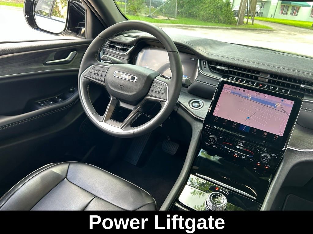 Certified 2024 Jeep Grand Cherokee Limited w/ Black Appearance Package image 12