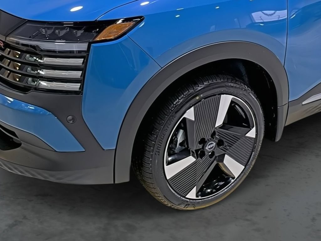New 2026 Nissan Kicks SR w/ Illumination Package AWD/4WD image 7