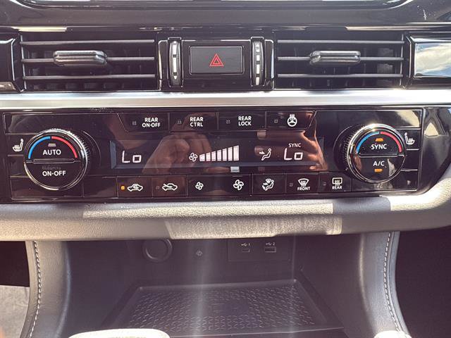 Used 2023 Nissan Pathfinder SL w/ Lighting Package (N92) FWD image 25