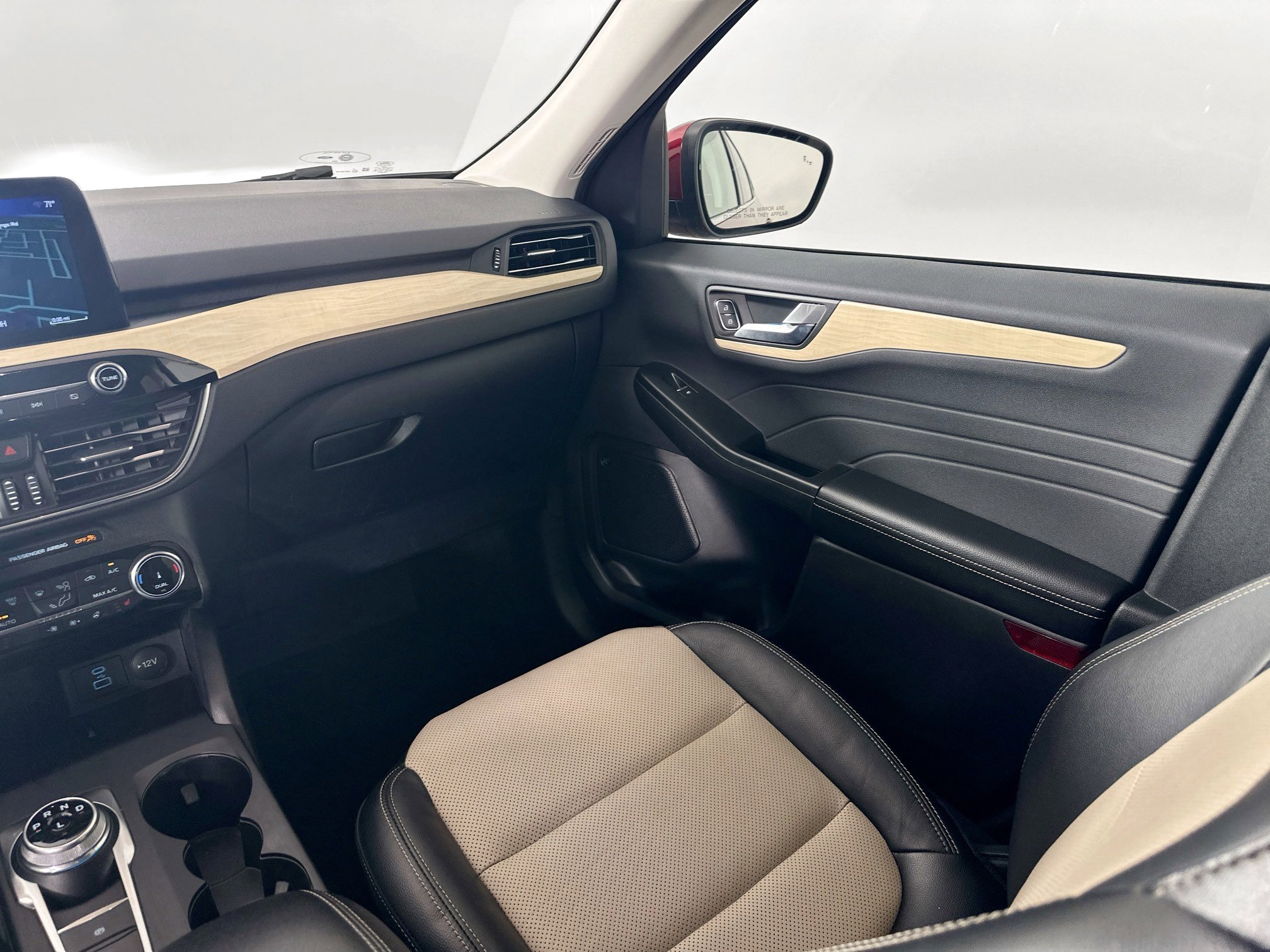 Used 2022 Ford Escape Titanium w/ Titanium Premium Package image 32