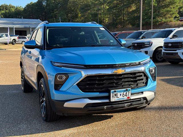 Used 2025 Chevrolet TrailBlazer LT AWD/4WD image 3