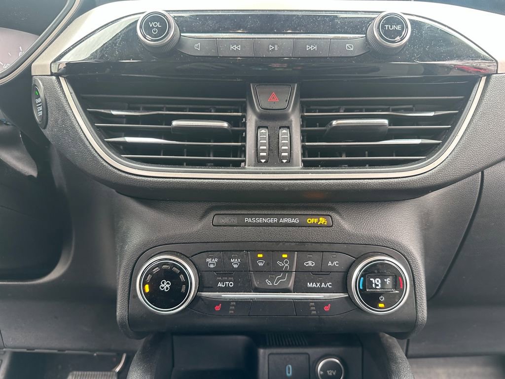 Used 2020 Ford Escape SE image 18