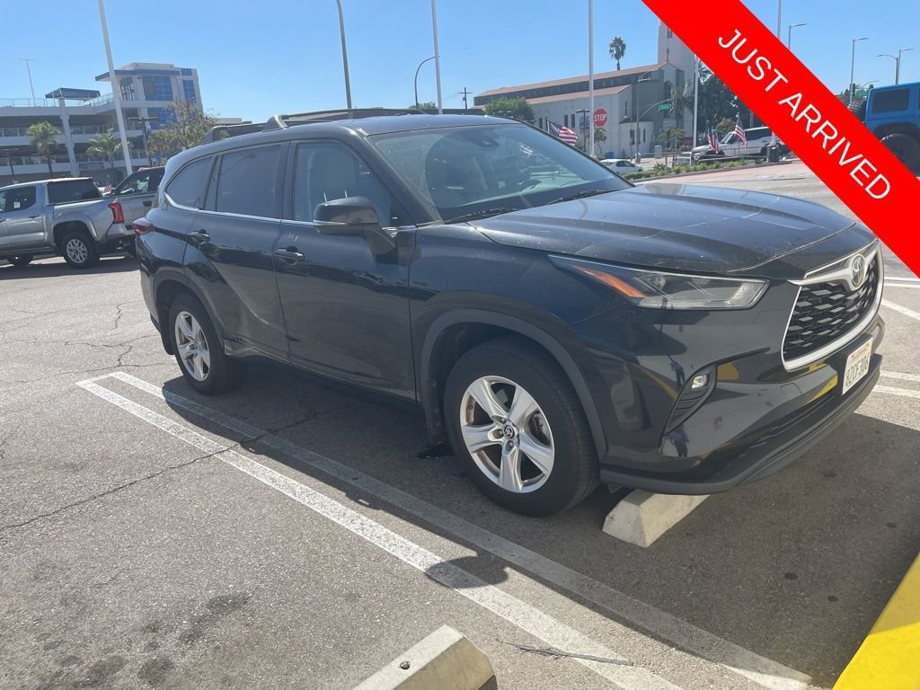 Used 2022 Toyota Highlander LE