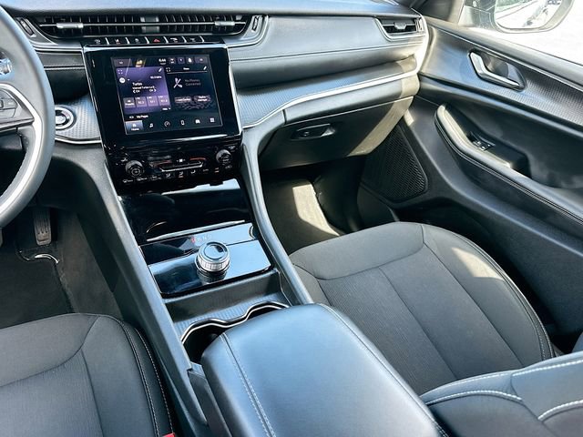 Used 2024 Jeep Grand Cherokee Laredo image 21