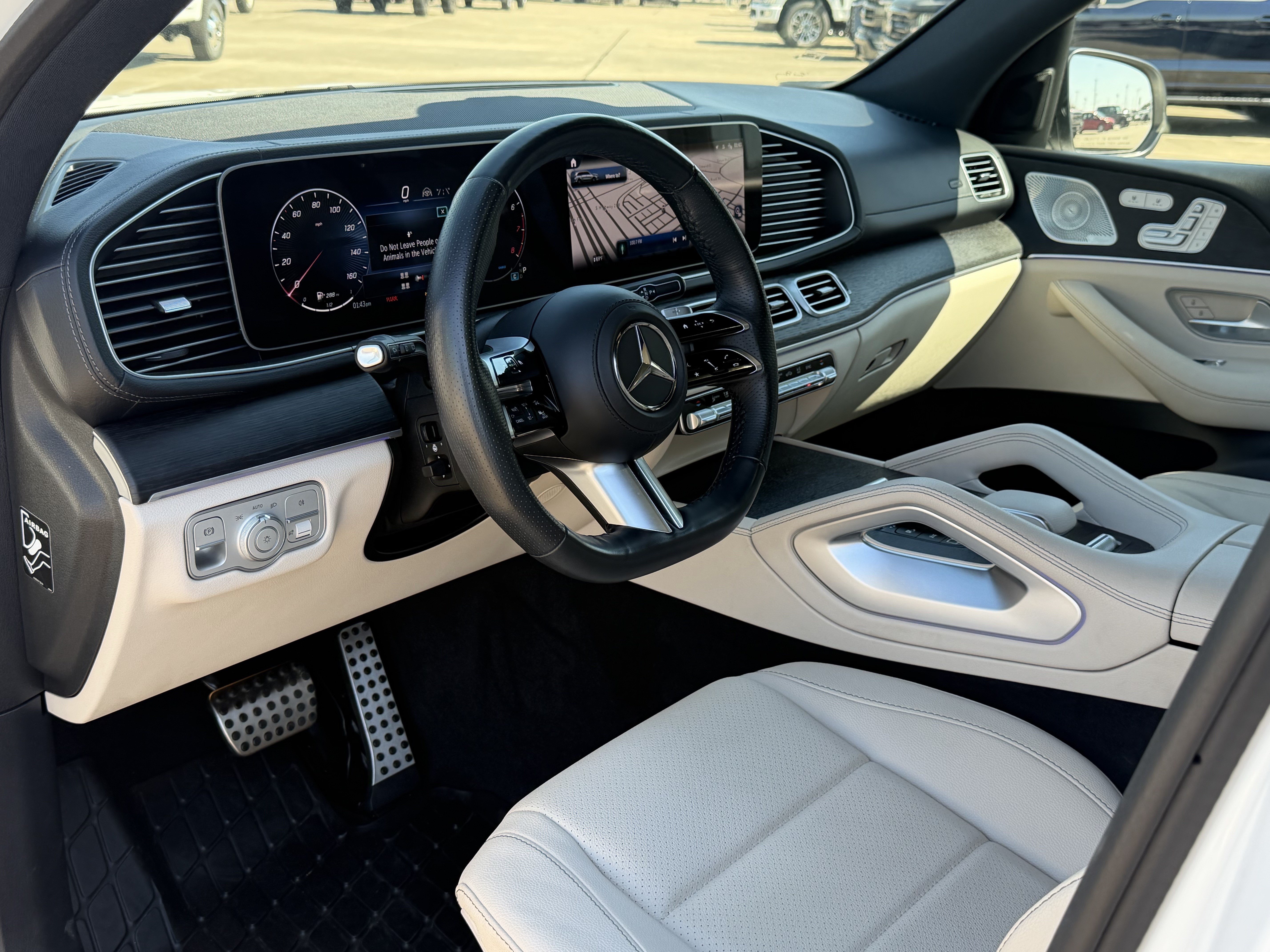 Used 2025 Mercedes-Benz GLS 450 4MATIC image 14