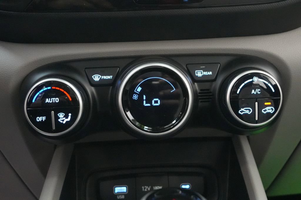 New 2024 Hyundai Venue SEL image 41