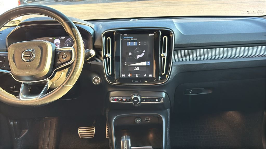 Used 2021 Volvo XC40 T5 R-Design w/ Climate Package image 6