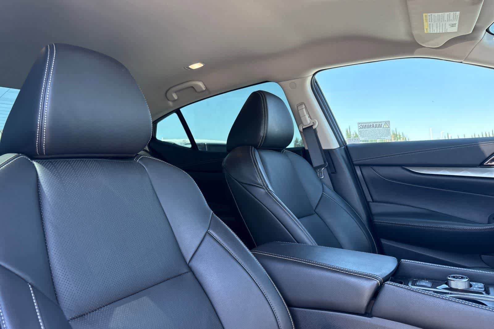 Used 2023 Nissan Maxima SV w/ Floor Mat Group FWD image 18