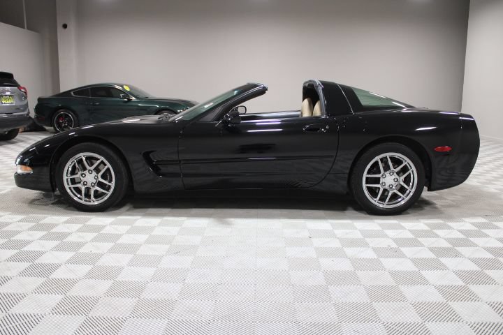 Used 2001 Chevrolet Corvette Coupe w/ Preferred Equipment Group1 RWD image 36