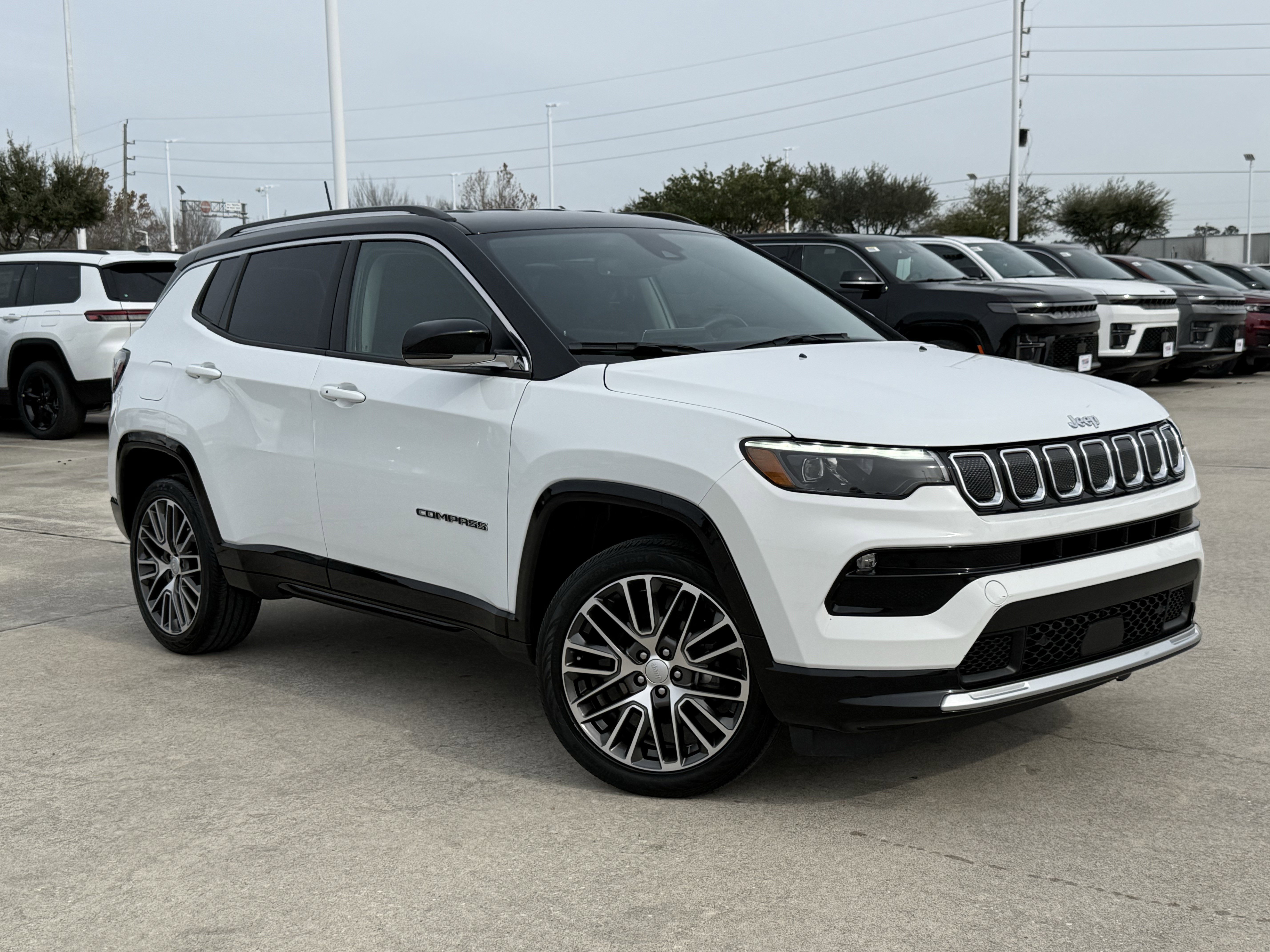 Used 2022 Jeep Compass Limited w/ Elite Group image 2