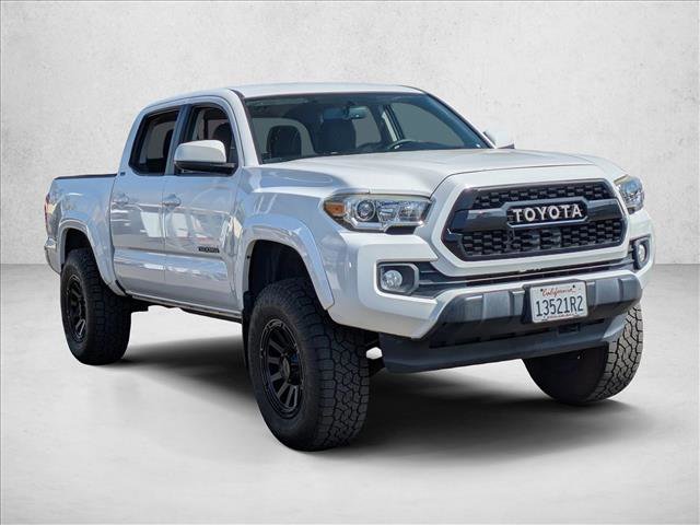 Used 2016 Toyota Tacoma SR5 w/ SR5 Appearance Package (SN) image 4