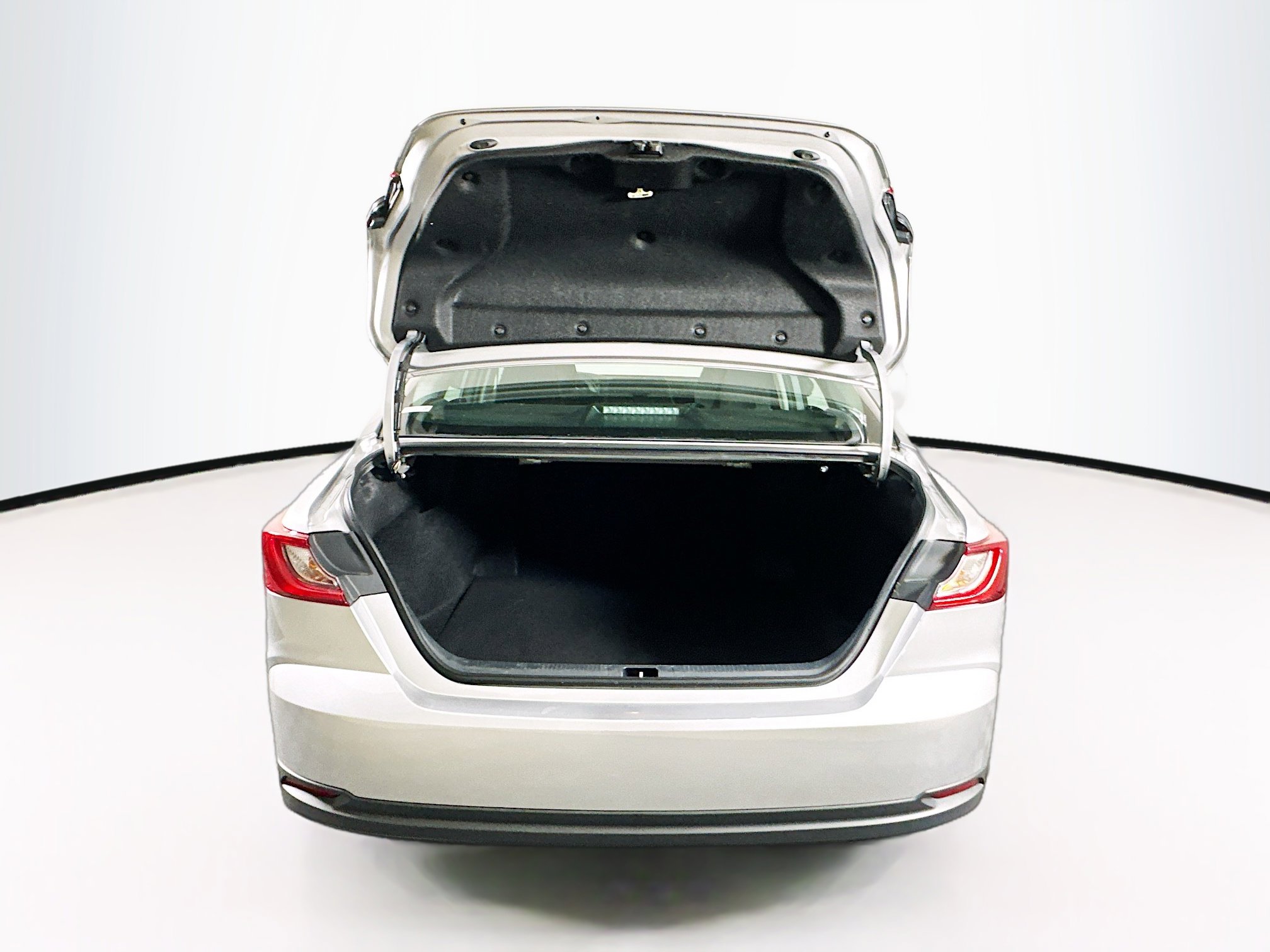 Used 2025 Toyota Camry LE image 28