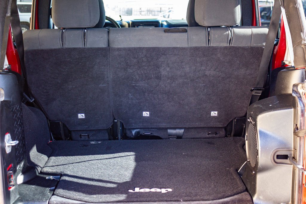 Used 2012 Jeep Wrangler Unlimited Sahara image 5