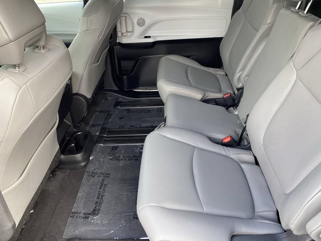 Certified 2026 Toyota Sienna XLE FWD image 22