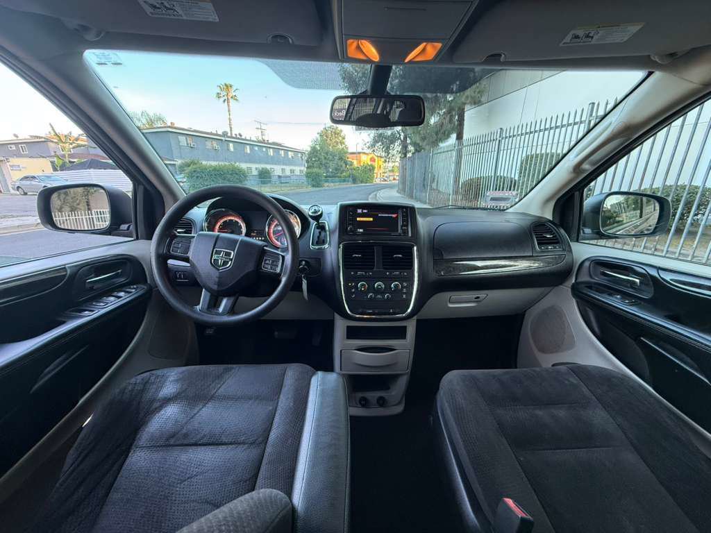 Used 2019 Dodge Grand Caravan SE FWD image 18
