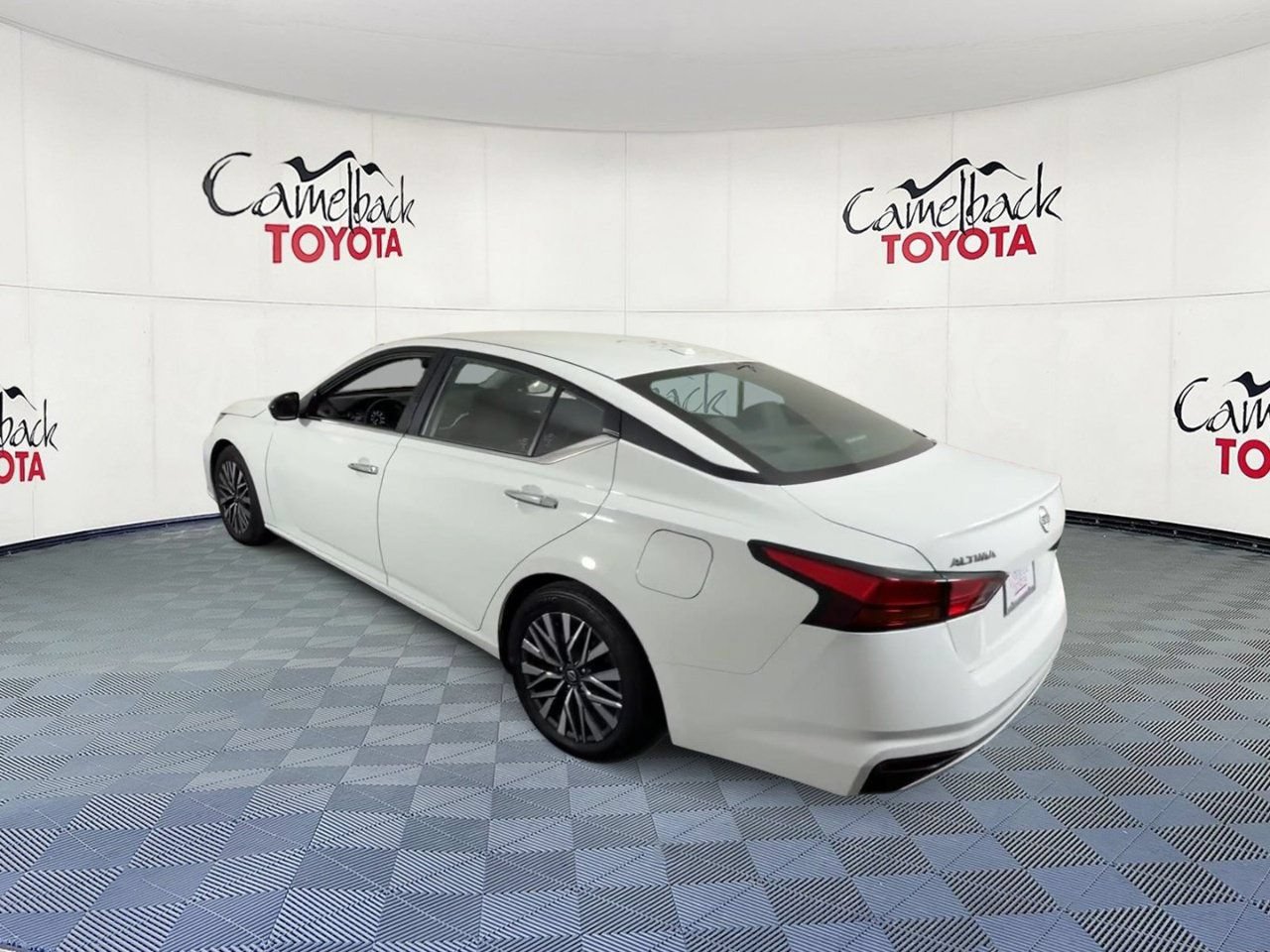 Used 2025 Nissan Altima 2.5 SV FWD image 9