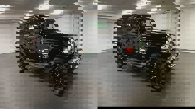 Used 2022 Jeep Wrangler Unlimited Sahara image 2