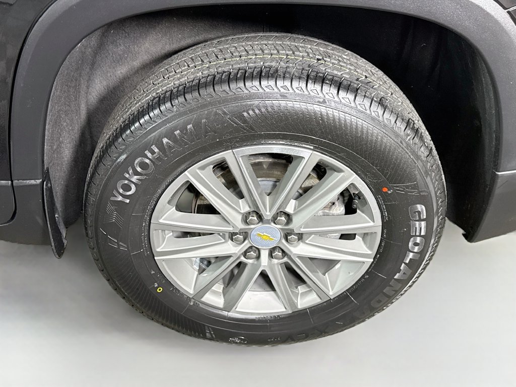 Used 2023 Chevrolet Traverse LT FWD image 36