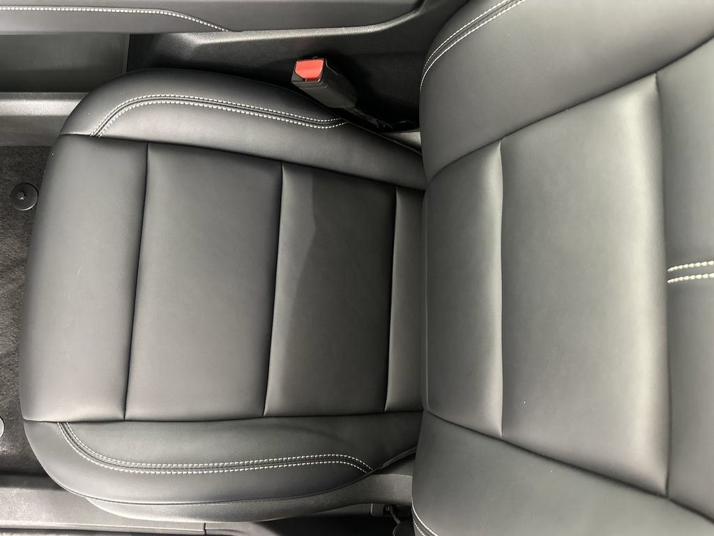 Used 2026 GMC Acadia Elevation w/ Elevation Premium Package FWD image 22