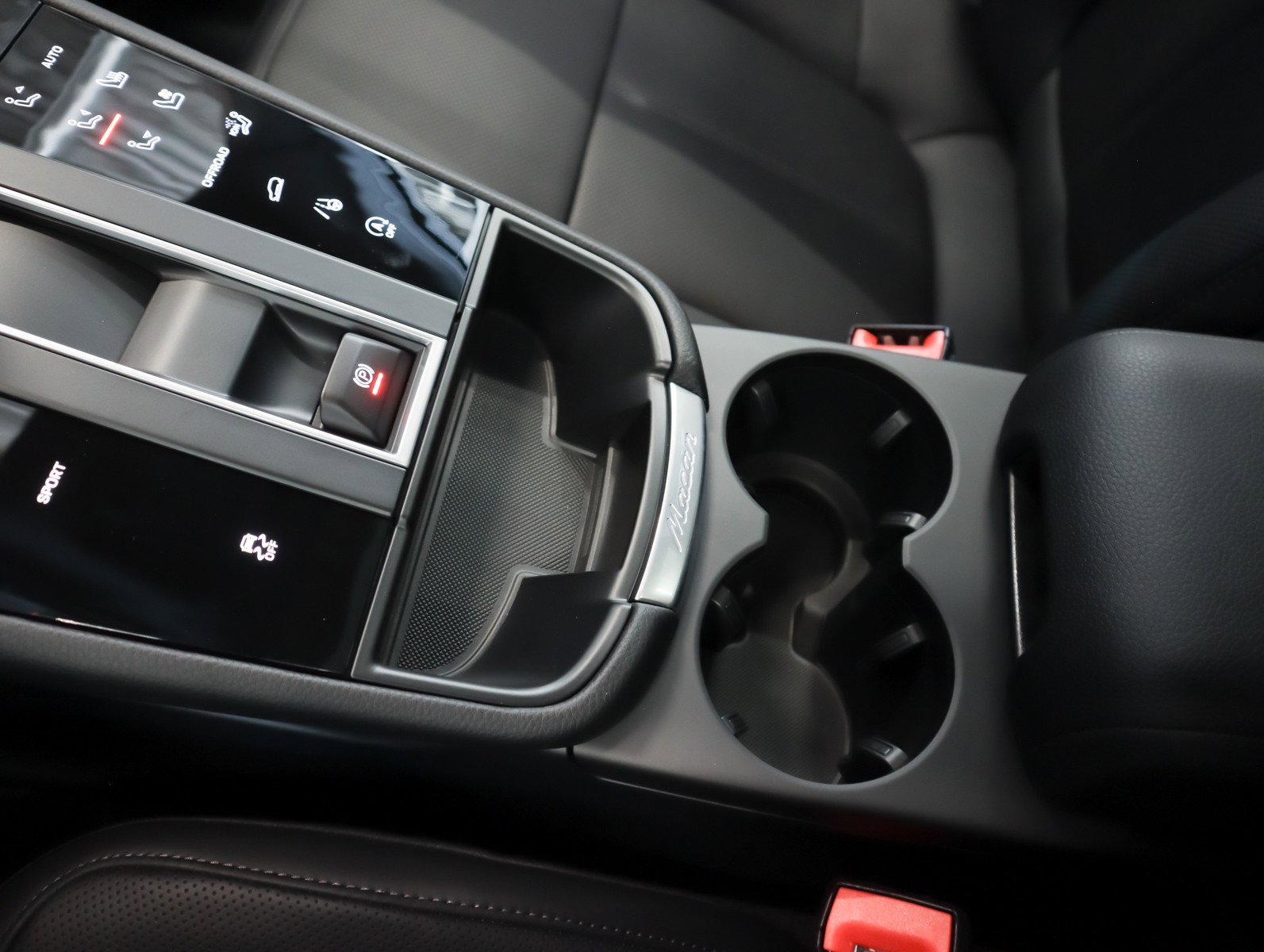 Used 2026 Porsche Macan AWD/4WD image 15