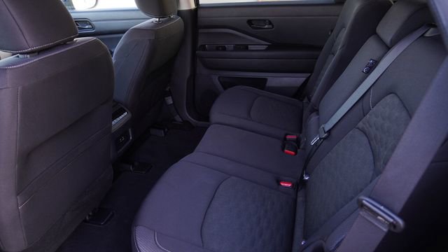 Used 2024 Nissan Pathfinder SV image 14