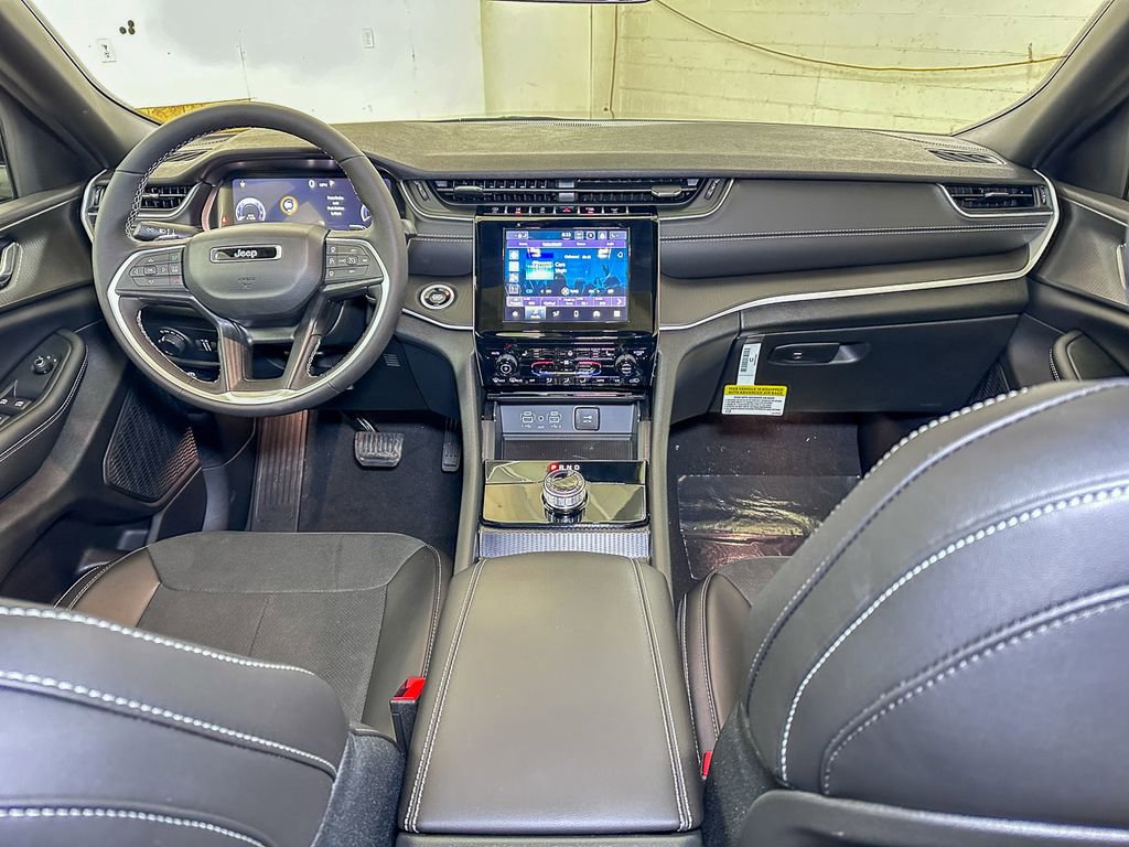 New 2025 Jeep Grand Cherokee Laredo image 24