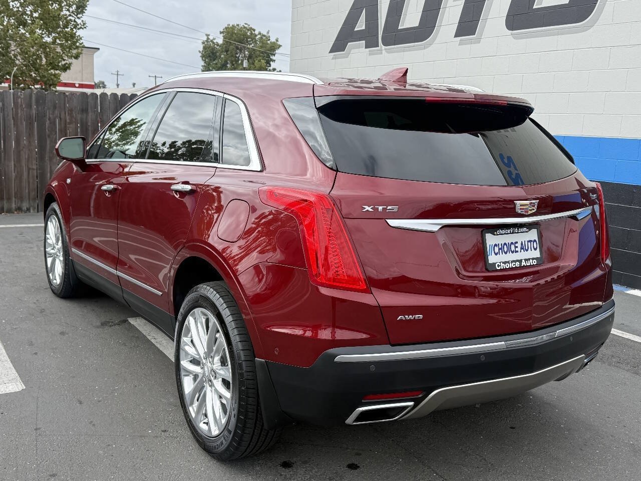 Used 2018 Cadillac XT5 Platinum w/ Driver Assist Package AWD/4WD image 6